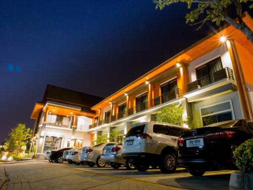 เอซิสส์ บูทิก โฮเต็ล (Aziss Boutique Hotel)