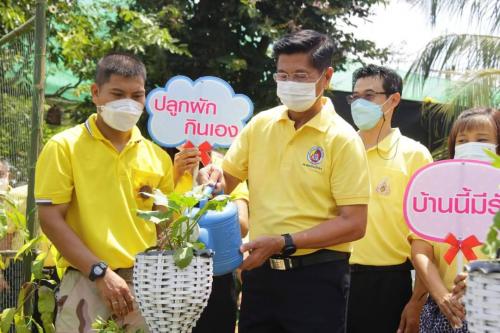พิธีเปิดกิจกรรม Kick Off “บ้านนี้มีรัก ปลูกผักกินเอง” 