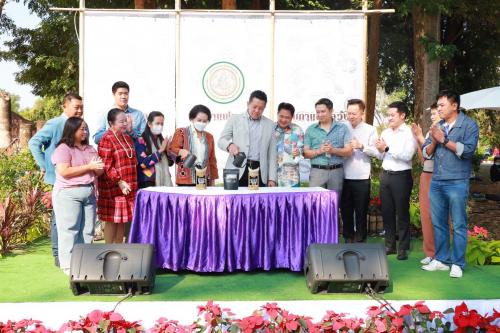 พิธีเปิดโครงการ "จิบกาแฟแลวัง" ณ บริเวณหน้าโบราณสถานวัดวิหารทอง เขตโบราณสถานพระราชวังจันทน์
